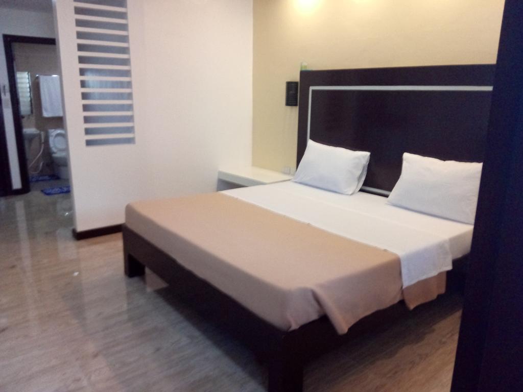 Seashore Beach Resort Puerto Galera Exterior foto